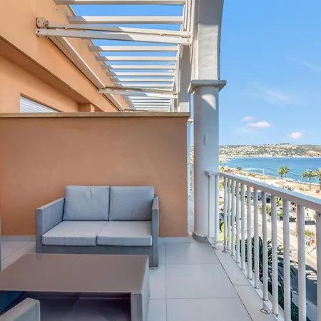Beachfront Penthouse Holiday home