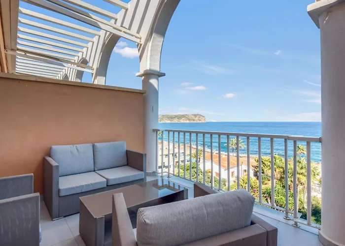 Beachfront Penthouse Дом отдыха *